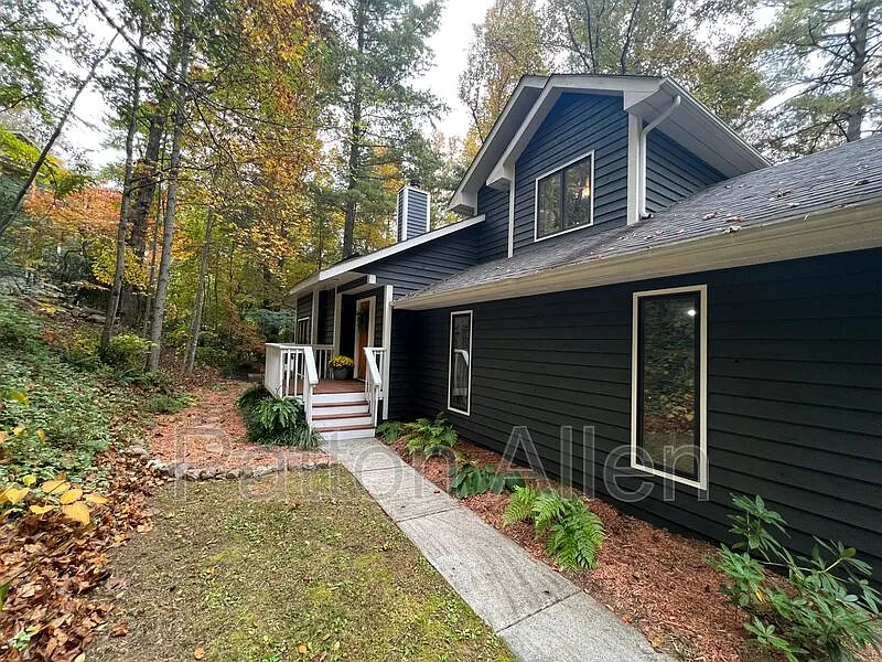 4 bed, 2.5 bath, 1950 sqft, $2,950 — Photo 3