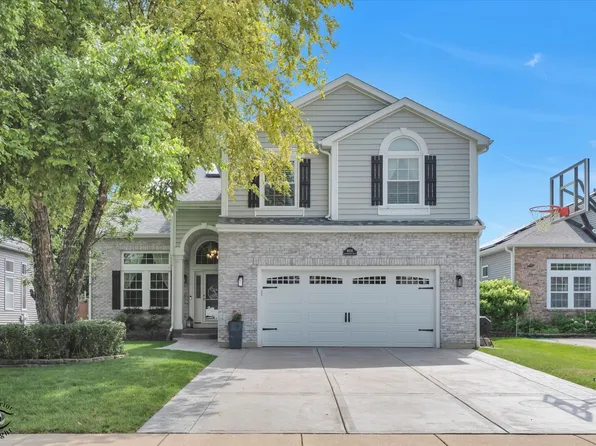 9035 Westminster Dr, Woodridge, IL 60517
