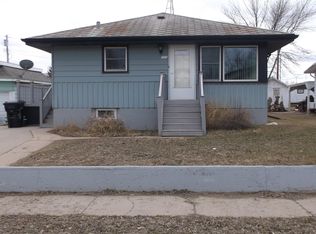305 3rd St NE, Watford City, ND 58854