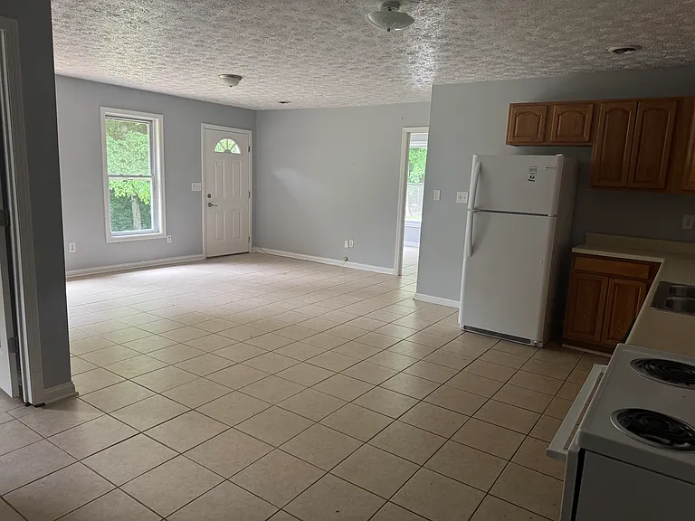 705 N Garnett Rd — Photo 5