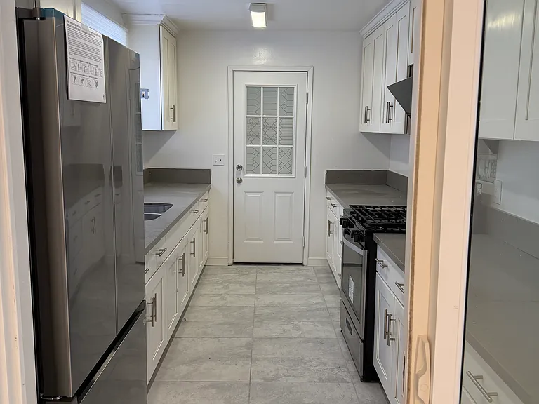 1448 Valenza Ave — Photo 3