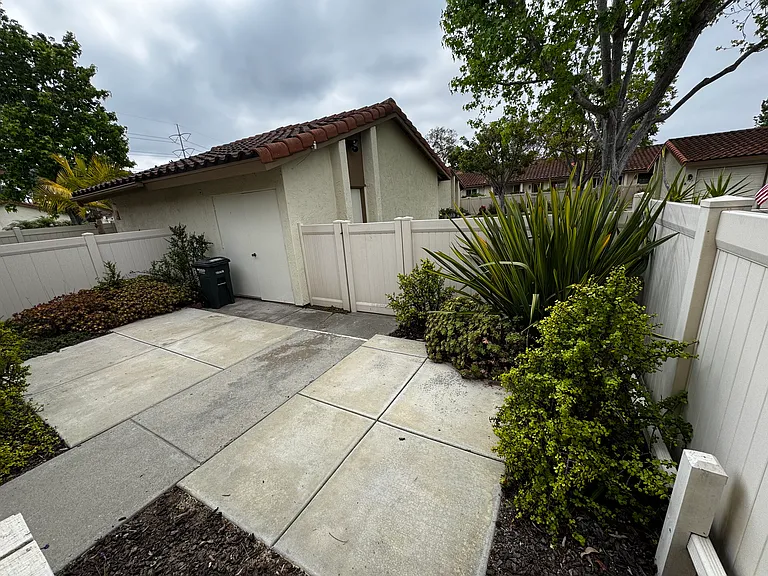 322 Volney Ln — Photo 7