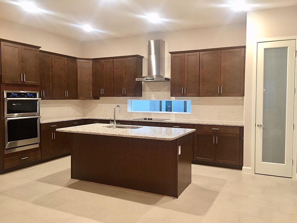 Gourmet kitchen