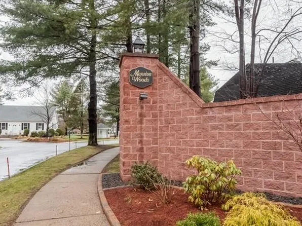 13 Mansion Woods Dr #C, Agawam, MA 01001