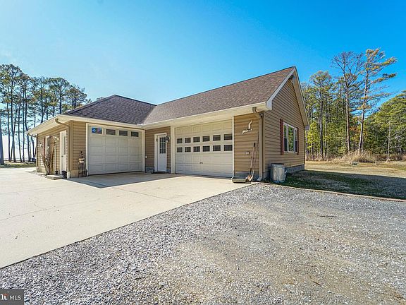 3rd image of 3313 Belfiore Rd