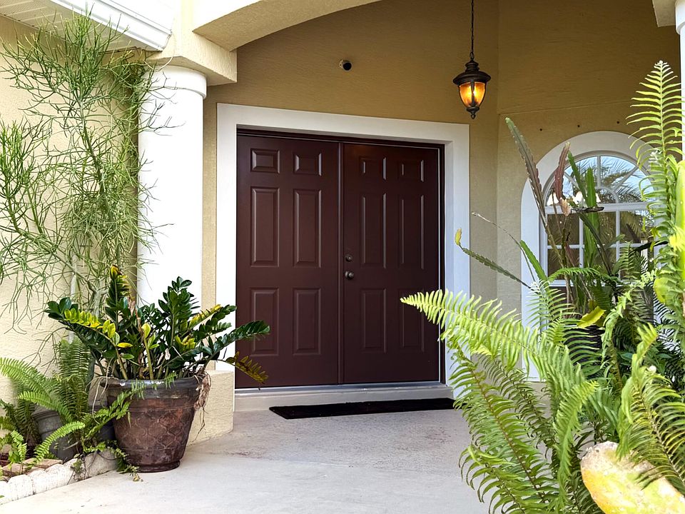 1st image of 1522 SW Medley Ln