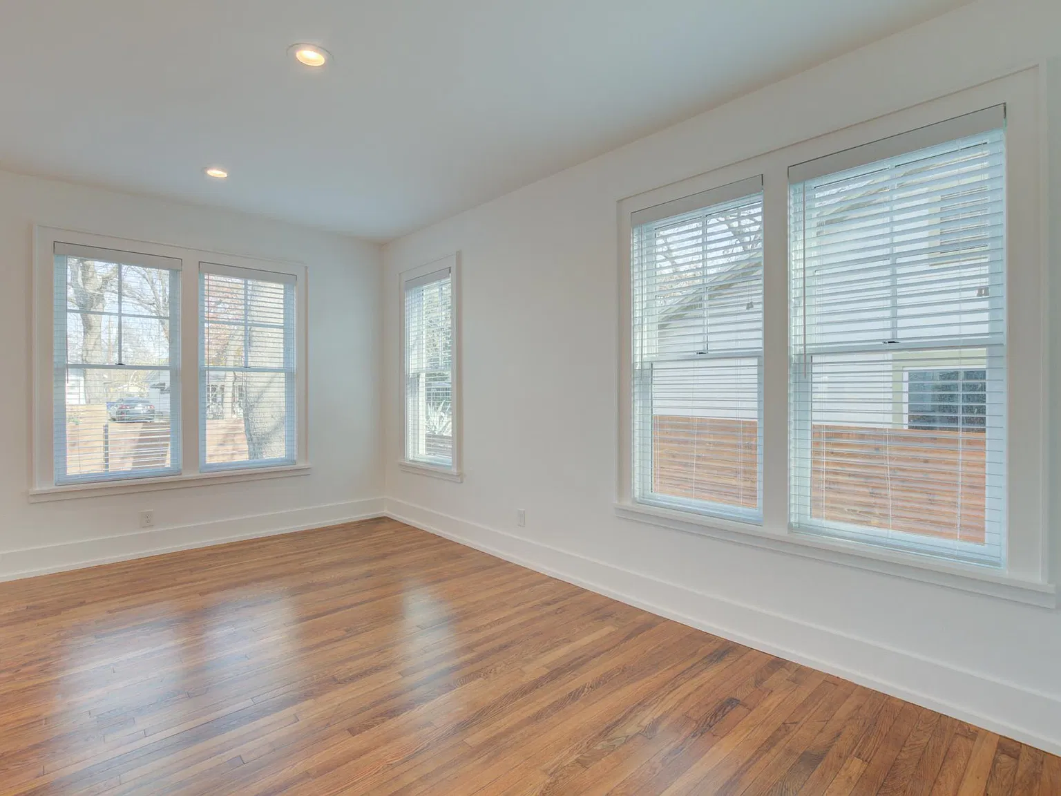 2703 Willow St — Photo 4