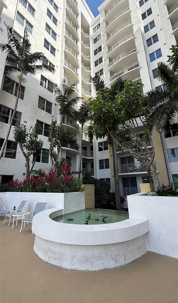 Radius Condo — Photo 2