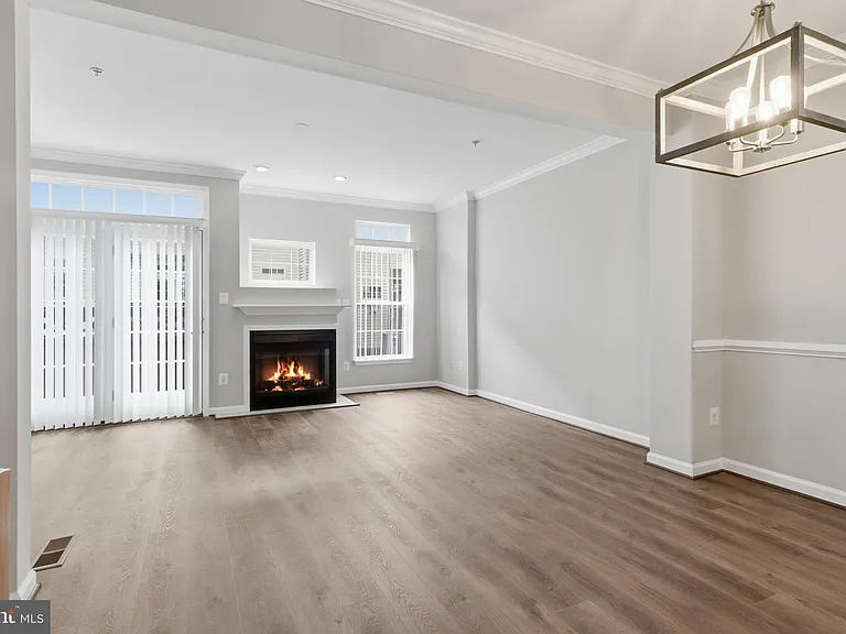 986 Harrison Cir — Photo 4