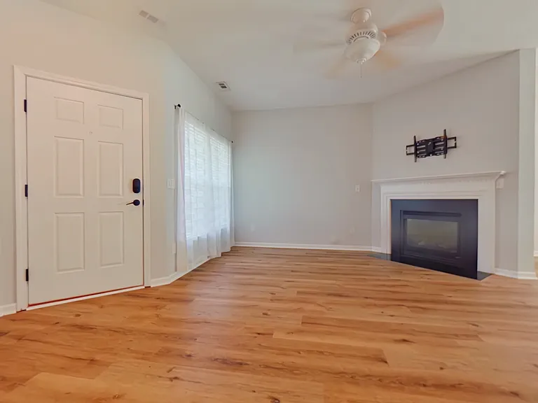 3926 Fountain Village Cir — Photo 6