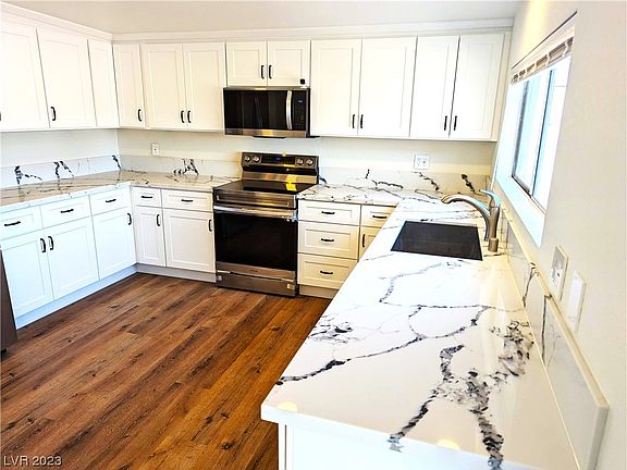 2nd image of 4961 Newton Dr