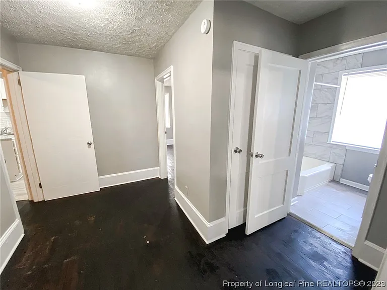 210 E 16th St #1 — Photo 9