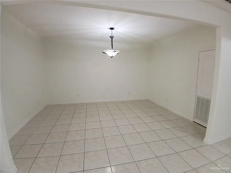 128 San Jacinto St — Photo 4