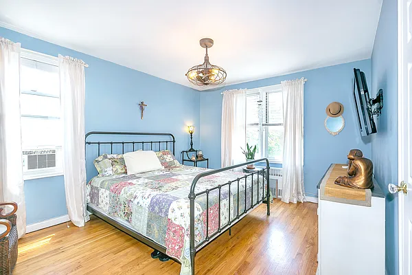Sold by Voro, LLC | media 6