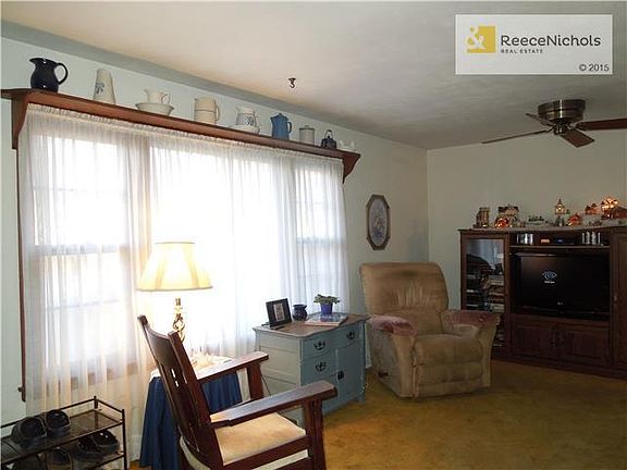 Large living area with lots of space.