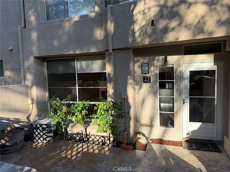 27 Tradewinds — Photo 19