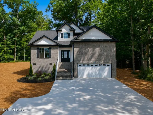 3185 Fairoaks Dr, Maryville, TN 37803