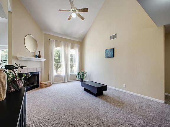 4th image of 233 Estate Dr