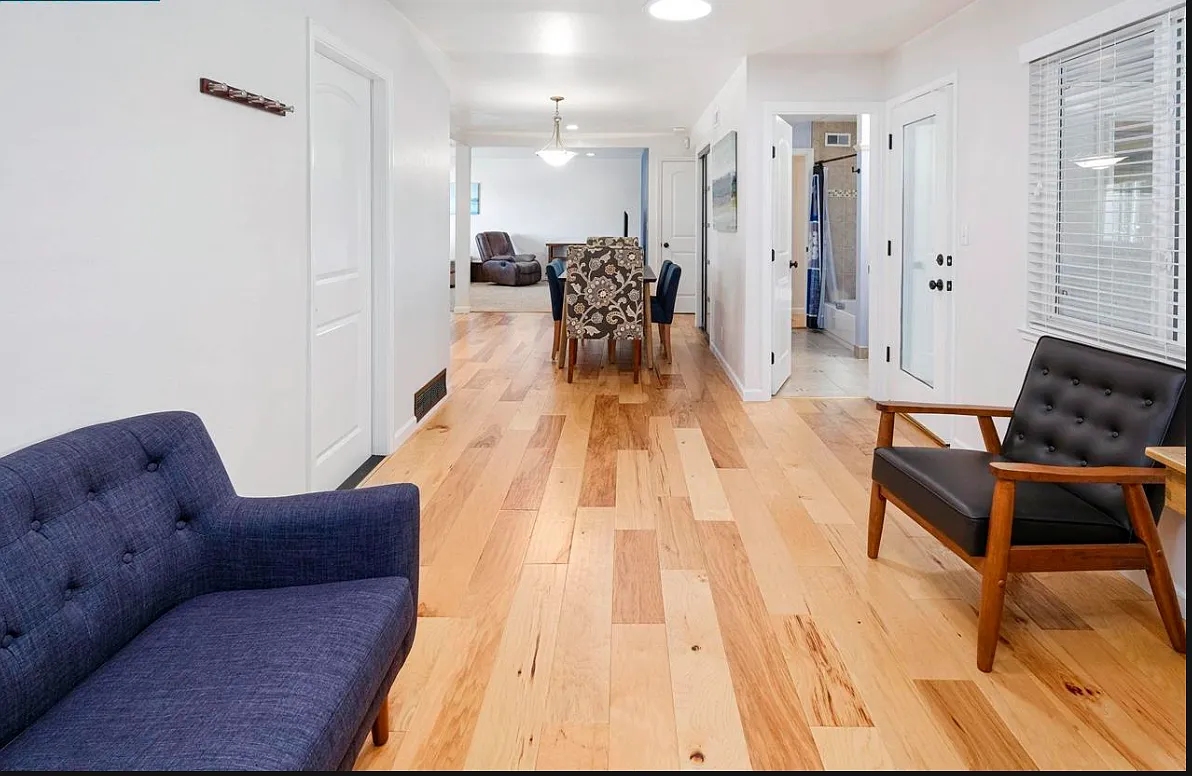 3 bed, 1359 sqft, $4,199 — Photo 4