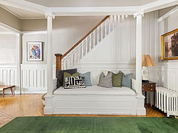 4th image of 34 Midwood St