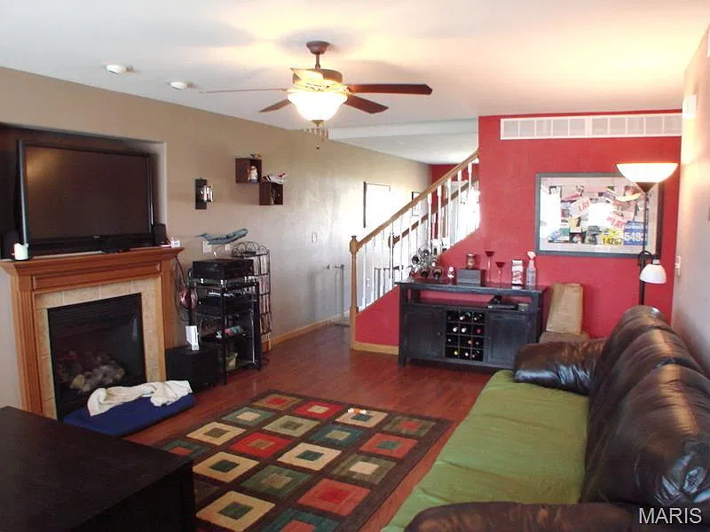 3 bed, 3.0 bath, 1880 sqft, $1,800 — Photo 2
