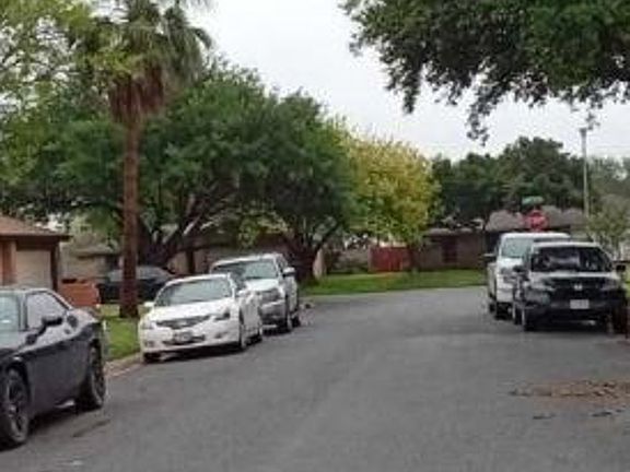 Exterior Neighborhood (street photo)