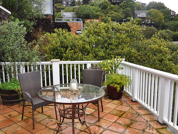 Al fresco dining in the treetops!