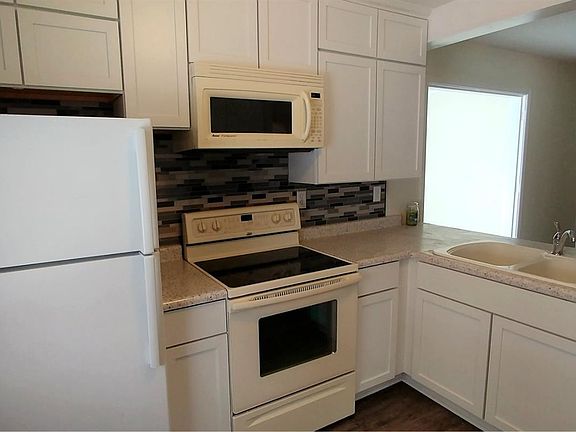 4th image of 605 E Washington St