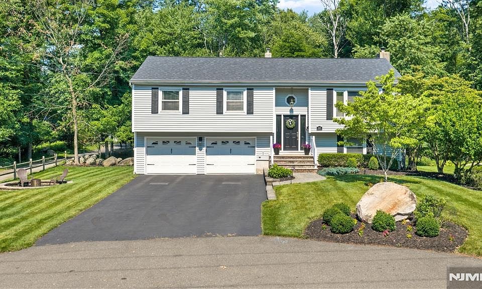 1st image of 157 Orchard Pl