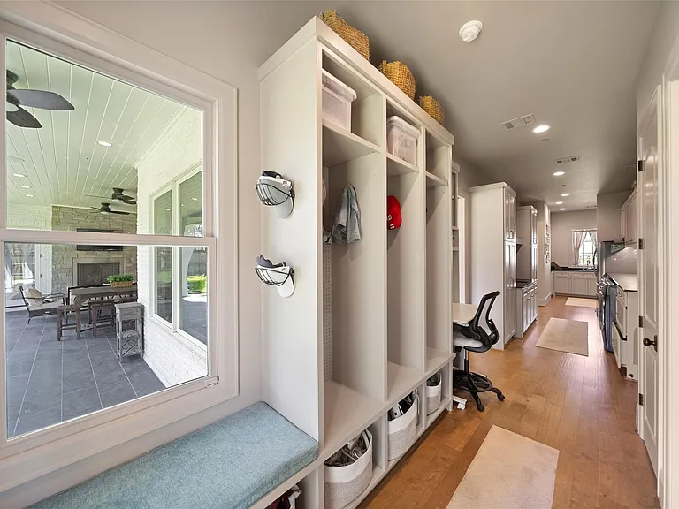 1110 Lone Star Dr — Photo 29