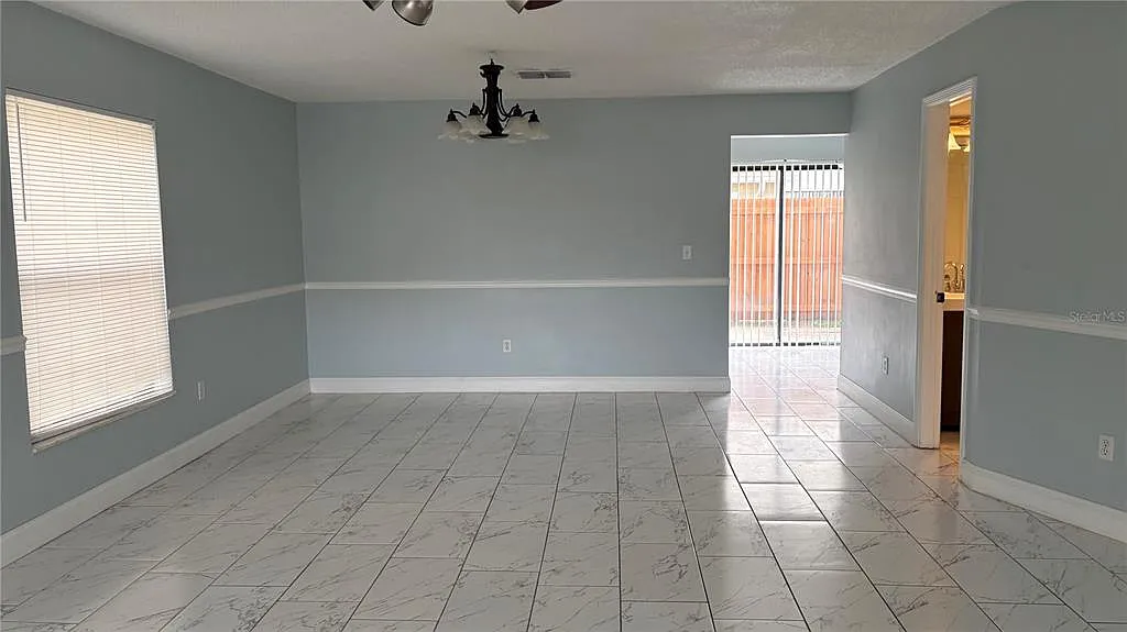 3 bed, 2.5 bath, 1307 sqft, $1,800 — Photo 4