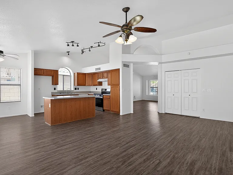 2524 E Indigo Brush Rd — Photo 5