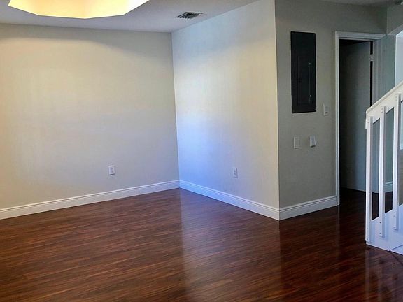 4th image of 624 SW 107th Ave #111