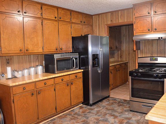 5th image of 4215 White Oak Dr