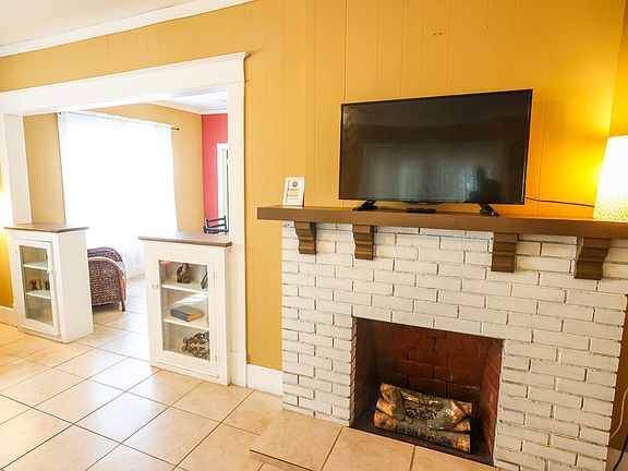 4th image of 818 7th Ave N #1