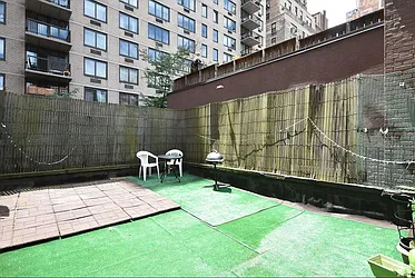 Rented by Green Line Realty