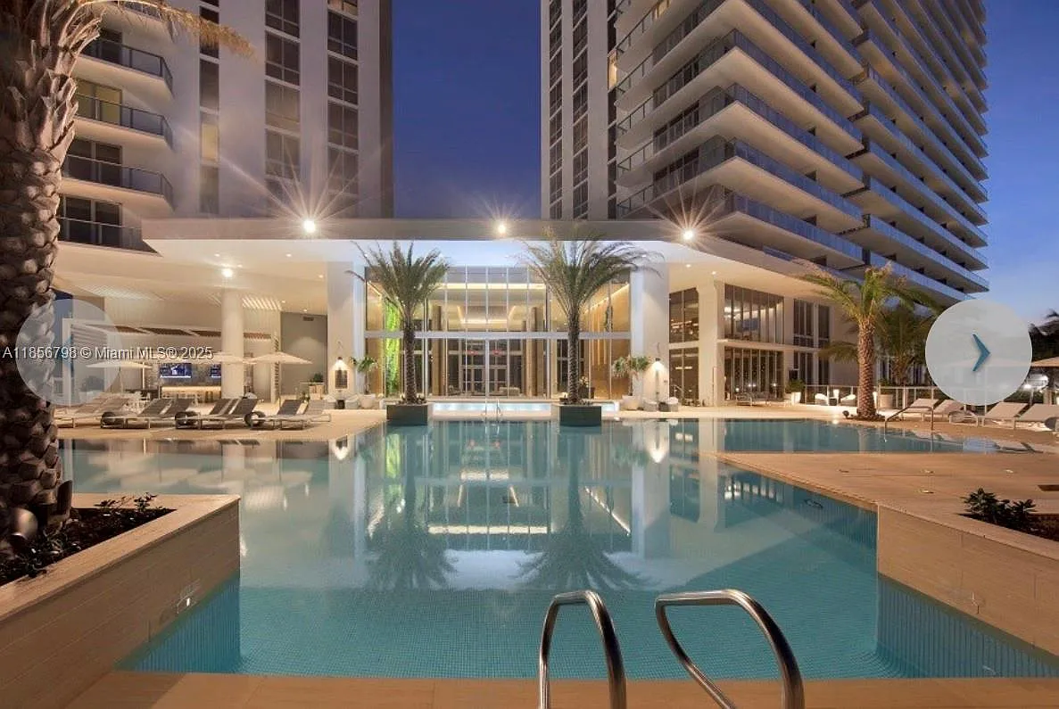 Building Photo - 16385 Biscayne Blvd #2720