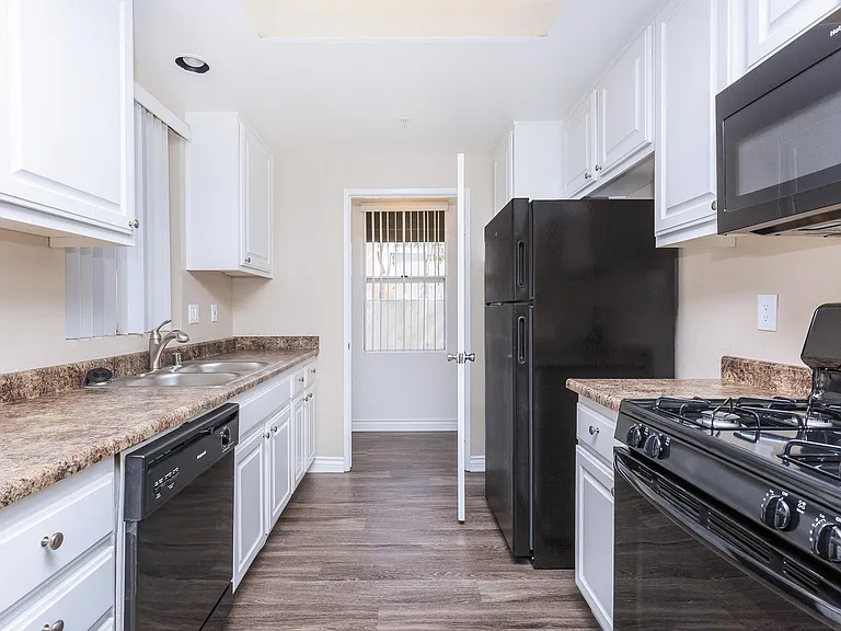 Villas Antonio Apartment Homes — Photo 36