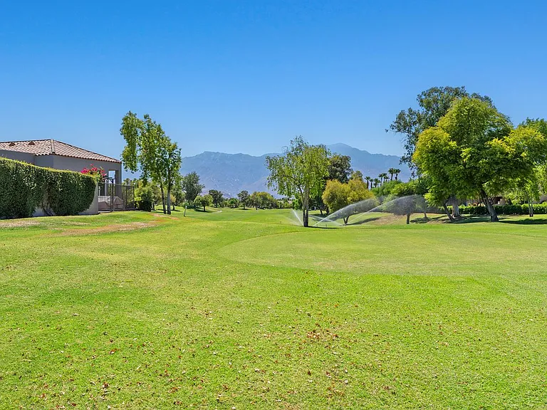 48 Pebble Beach Dr — Photo 37