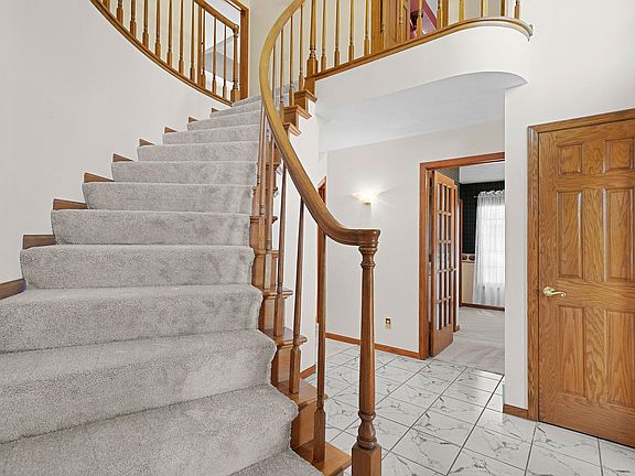 3rd image of 4500 Creek View Dr