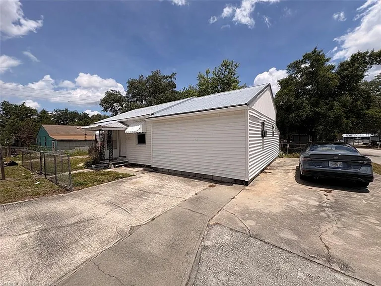 1616 Roseland Ave — Photo 6