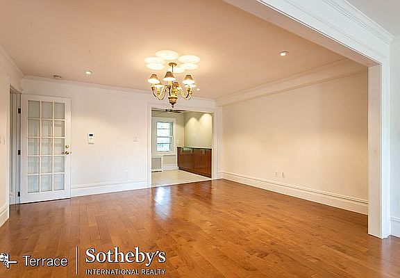 4th image of 154 Burns St #2