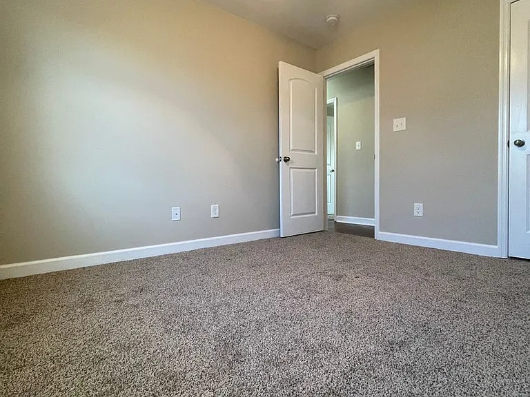 308 Sinclair Ln — Photo 22