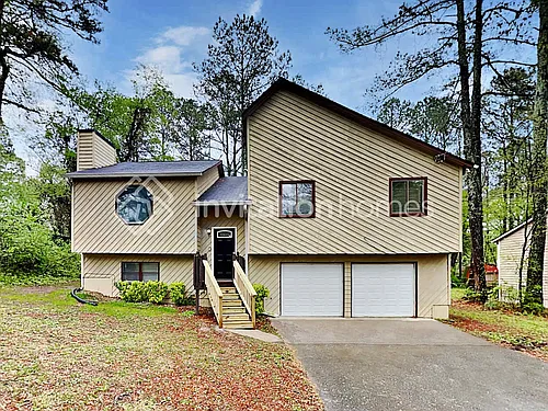 4026 Leicester Dr NE Photo 1