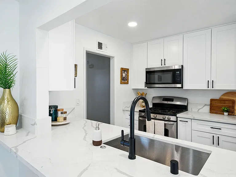 1472 Loma Ln — Photo 11