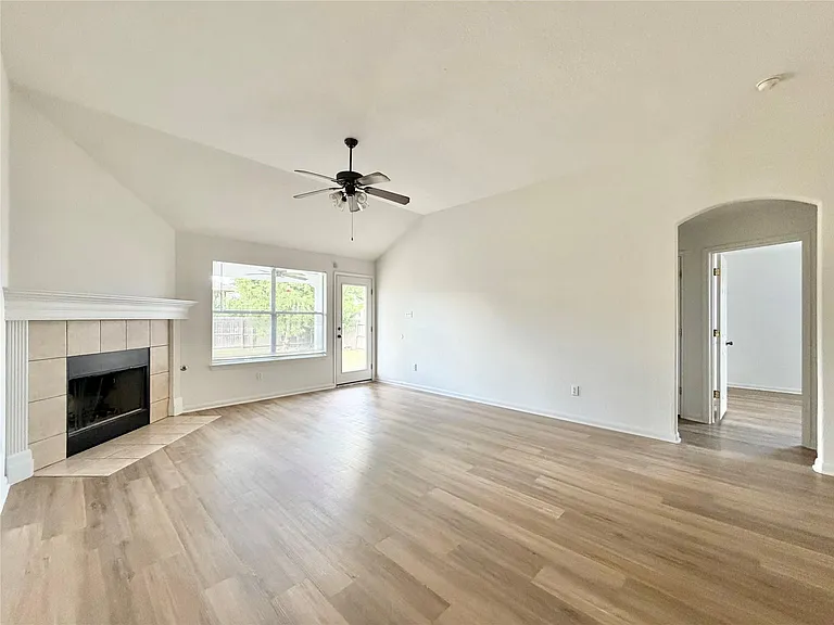 939 Dark Horse Ln — Photo 7