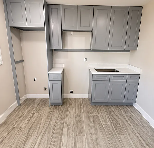 17 Thrasher Ave — Photo 2