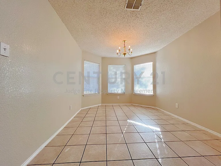 2217 Lookout Ln — Photo 5