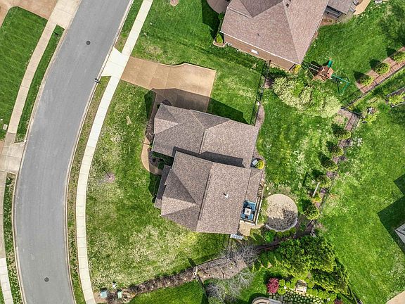 3rd image of 102 Alderwood Dr