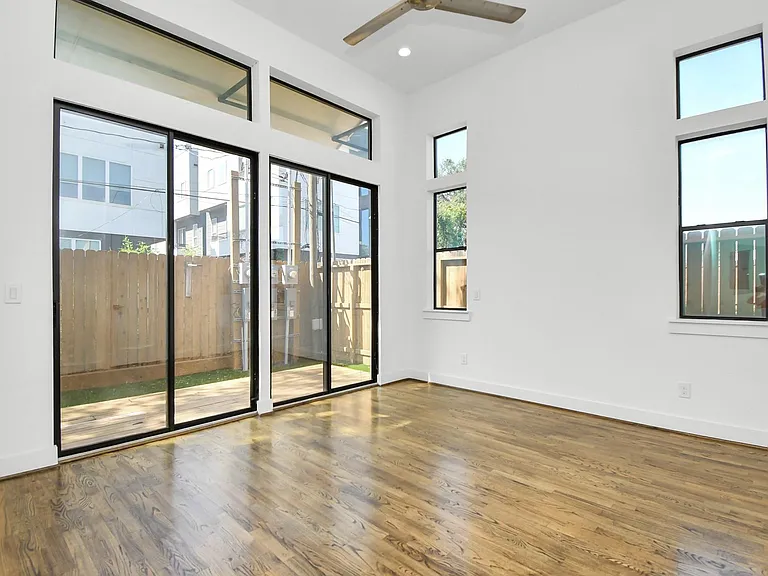 732 W 22nd St #A — Photo 18
